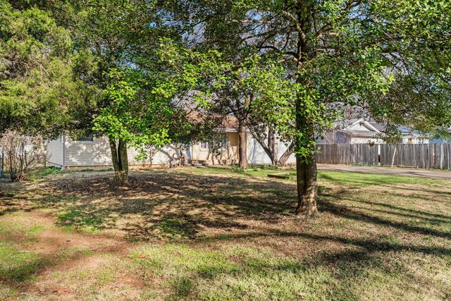 707 N Lone Pine Avenue, Springfield, MO 65802