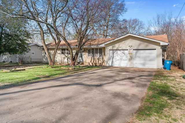 707 N Lone Pine Avenue, Springfield, MO 65802