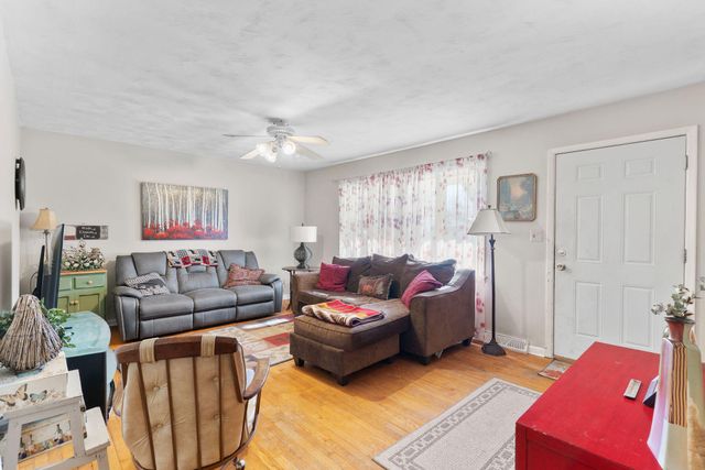 707 N Lone Pine Avenue, Springfield, MO 65802