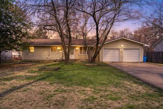 707 N Lone Pine Avenue, Springfield, MO 65802