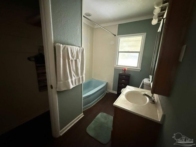 5685 Nicholas Ln, Pensacola, FL 32526