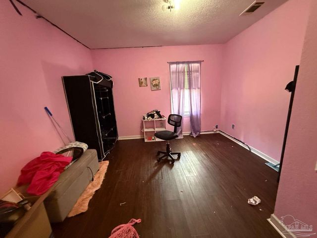 5685 Nicholas Ln, Pensacola, FL 32526