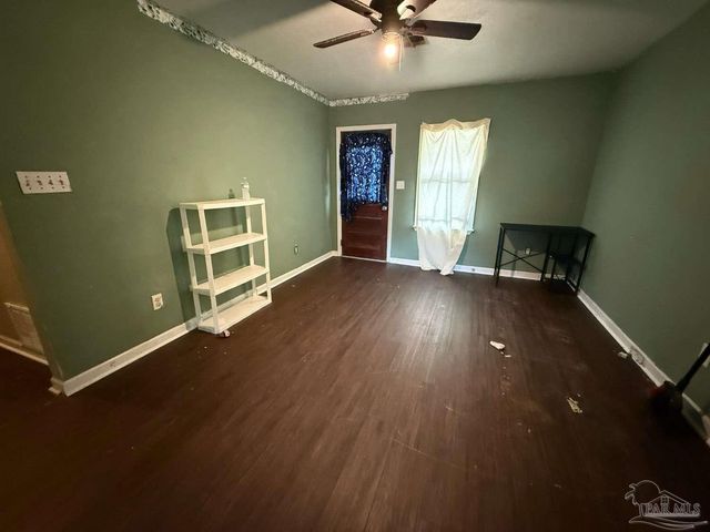 5685 Nicholas Ln, Pensacola, FL 32526