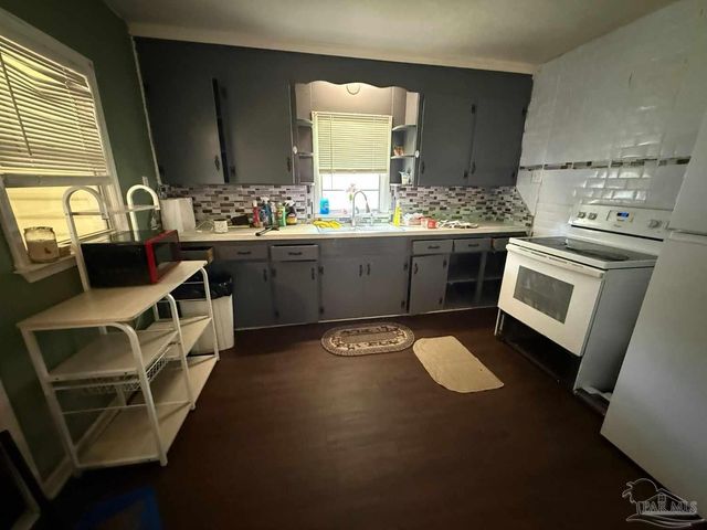 5685 Nicholas Ln, Pensacola, FL 32526