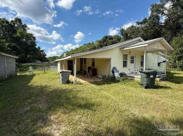 5685 Nicholas Ln, Pensacola, FL 32526