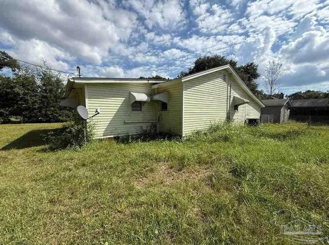 5685 Nicholas Ln, Pensacola, FL 32526