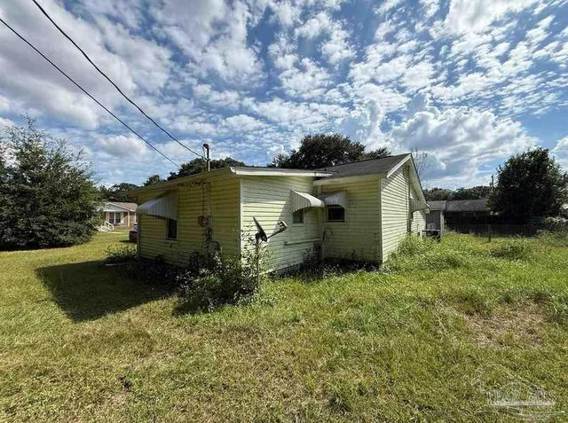 5685 Nicholas Ln, Pensacola, FL 32526