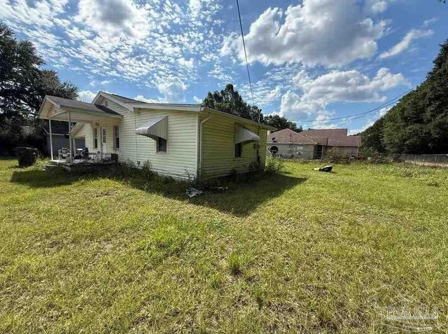 5685 Nicholas Ln, Pensacola, FL 32526