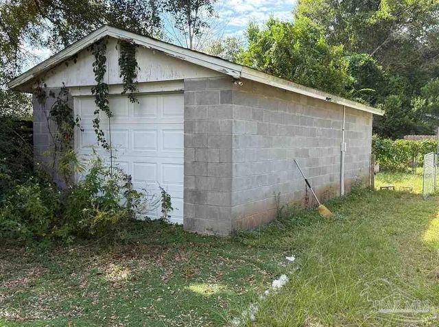 5685 Nicholas Ln, Pensacola, FL 32526