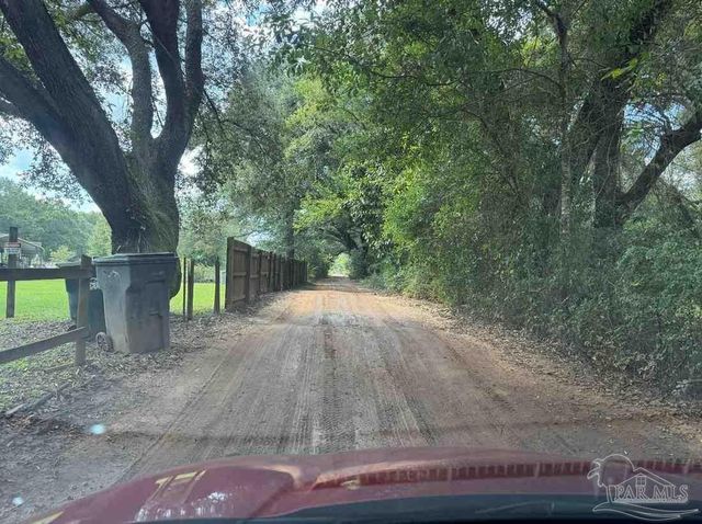 5685 Nicholas Ln, Pensacola, FL 32526