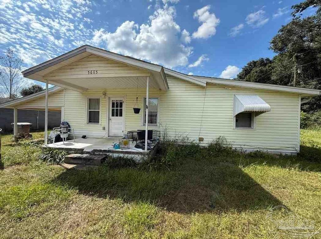 5685 Nicholas Ln, Pensacola, FL 32526