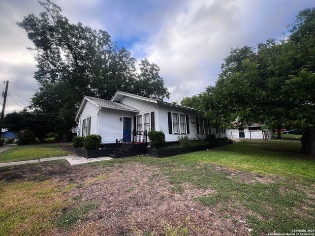 420 Willow Ave A, New Braunfels, TX 78130