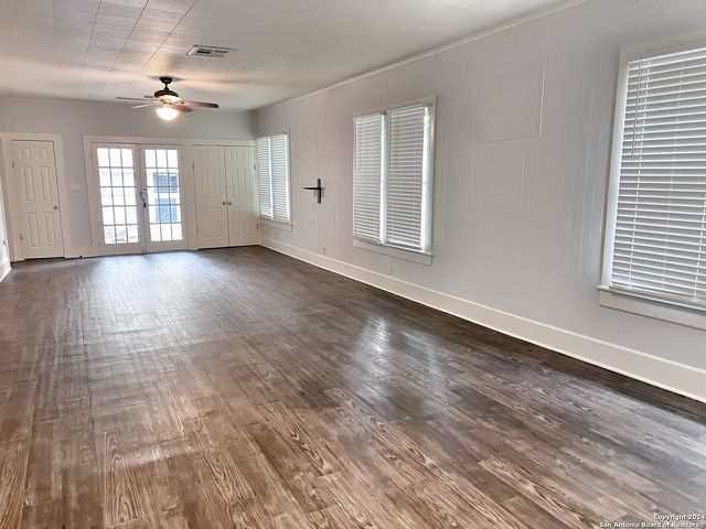 420 Willow Ave A, New Braunfels, TX 78130