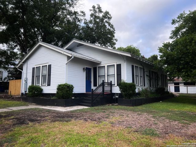 420 Willow Ave A, New Braunfels, TX 78130