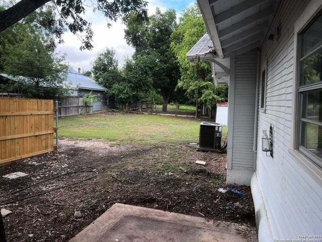 420 Willow Ave A, New Braunfels, TX 78130