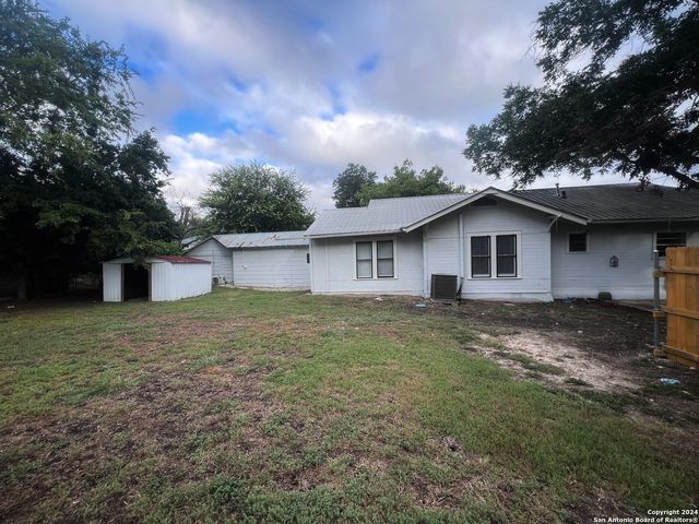420 Willow Ave A, New Braunfels, TX 78130