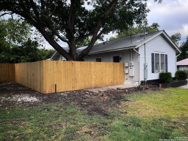 420 Willow Ave A, New Braunfels, TX 78130
