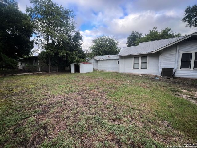 420 Willow Ave A, New Braunfels, TX 78130