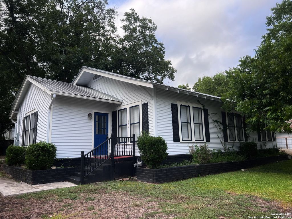 420 Willow Ave A, New Braunfels, TX 78130