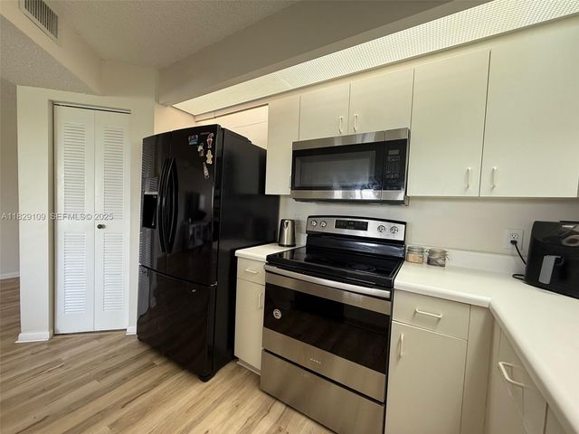 1400 SW 137th Avenue 411F, Pembroke Pines, FL 33027