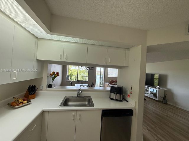 1400 SW 137th Avenue 411F, Pembroke Pines, FL 33027
