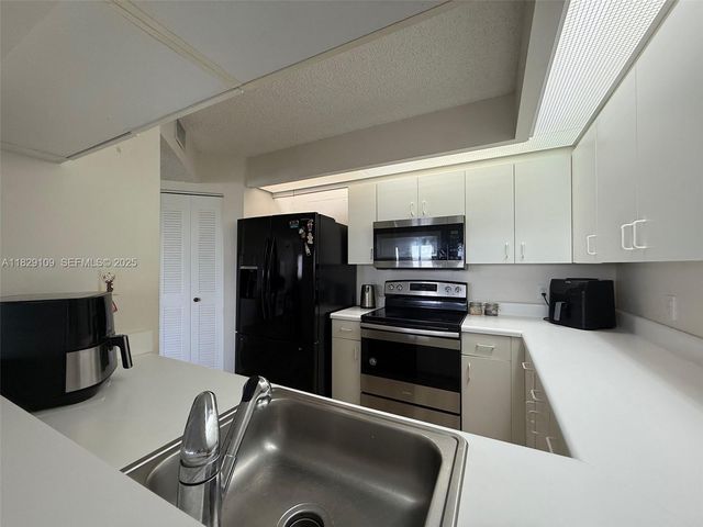 1400 SW 137th Avenue 411F, Pembroke Pines, FL 33027