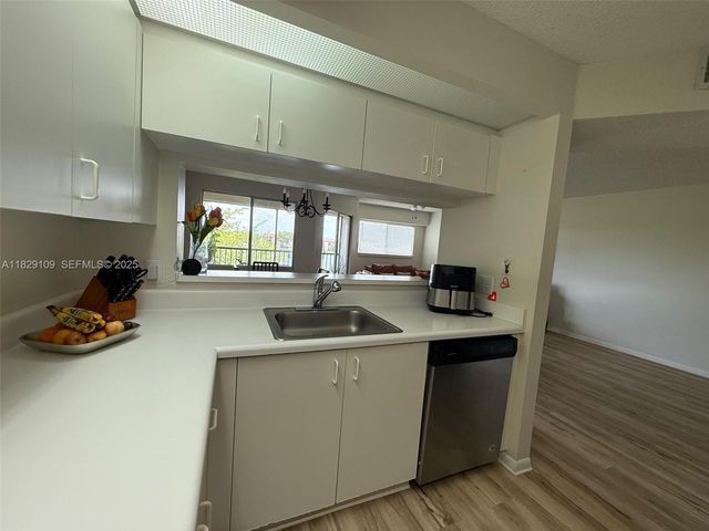 1400 SW 137th Avenue 411F, Pembroke Pines, FL 33027