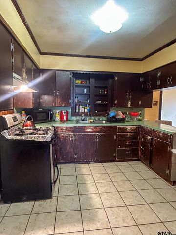 1013 Austin Street, Jacksonville, TX 75766