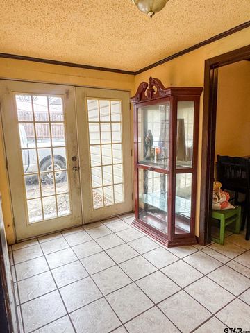 1013 Austin Street, Jacksonville, TX 75766