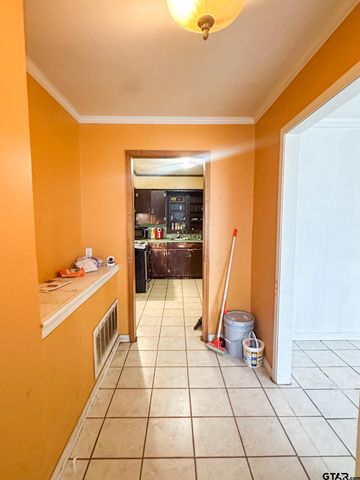 1013 Austin Street, Jacksonville, TX 75766