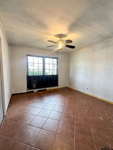 1013 Austin Street, Jacksonville, TX 75766