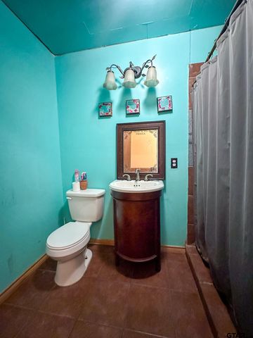 1013 Austin Street, Jacksonville, TX 75766