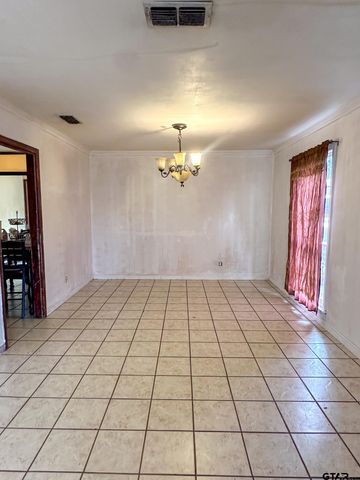 1013 Austin Street, Jacksonville, TX 75766