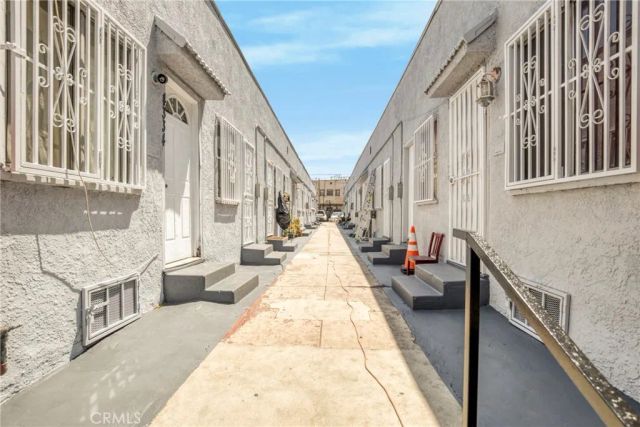 4334 S Main Street, Los Angeles, CA 90037