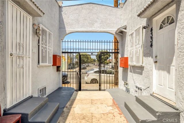 4334 S Main Street, Los Angeles, CA 90037