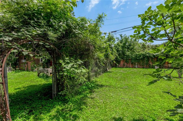 100 W Caroline Street, Trinity, TX 75862