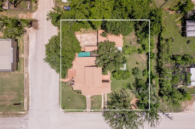 100 W Caroline Street, Trinity, TX 75862