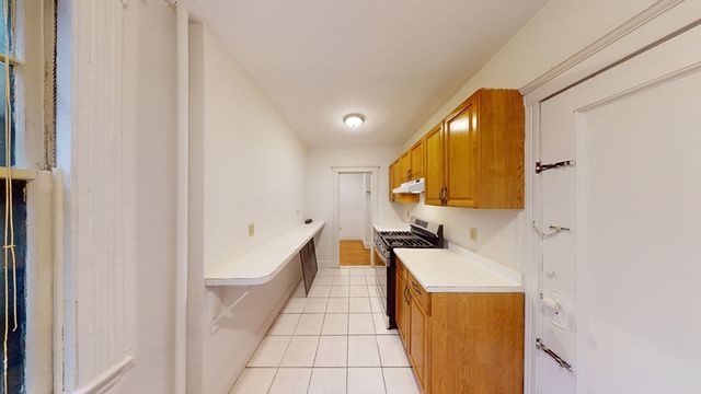 32 Sidlaw 7, Boston, MA 02135