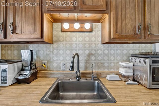 17125 Lennane, Redford, MI 48240