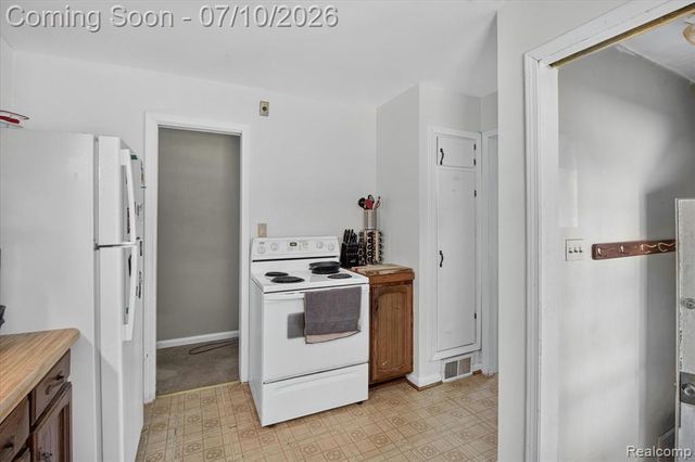 17125 Lennane, Redford, MI 48240
