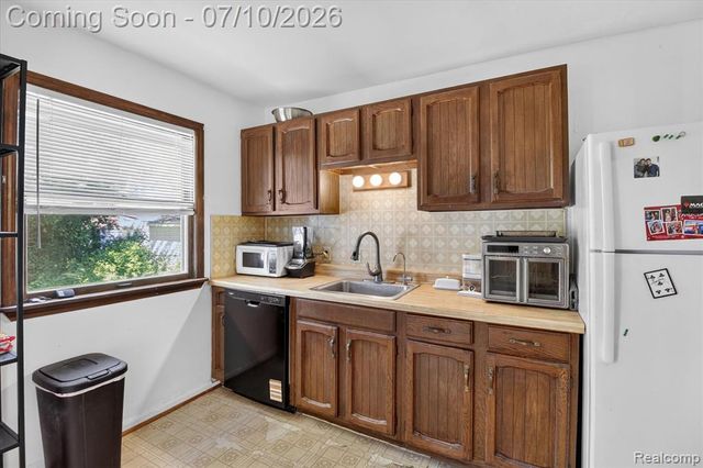 17125 Lennane, Redford, MI 48240