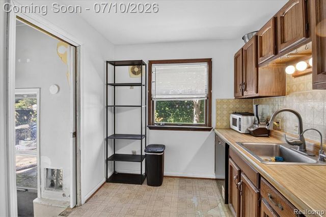17125 Lennane, Redford, MI 48240