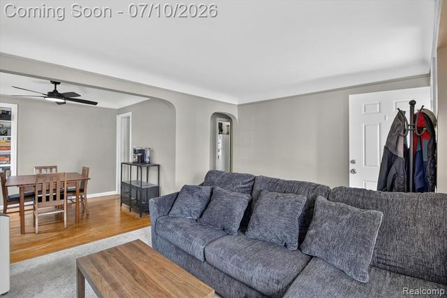 17125 Lennane, Redford, MI 48240