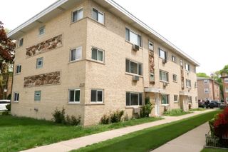 5241 N East River Road 1B, Chicago, IL 60656
