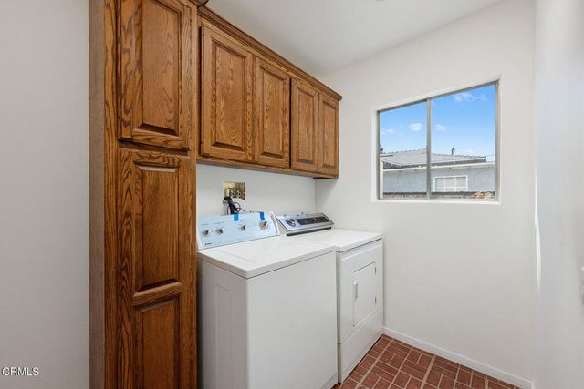 321 S Griffith Park Drive, Burbank, CA 91506