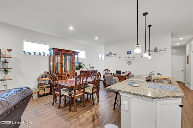 10051 Windcrest Farms Ln, Louisville, KY 40291