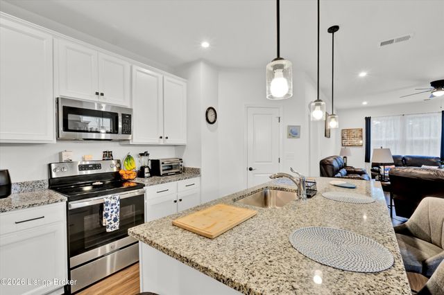 10051 Windcrest Farms Ln, Louisville, KY 40291