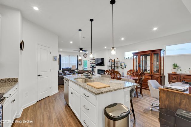 10051 Windcrest Farms Ln, Louisville, KY 40291