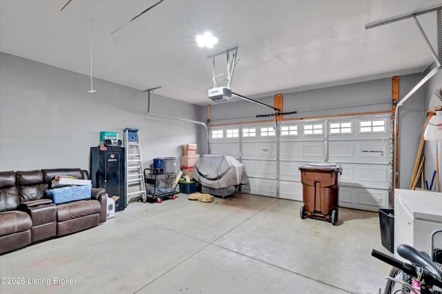 10051 Windcrest Farms Ln, Louisville, KY 40291