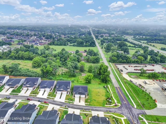 10051 Windcrest Farms Ln, Louisville, KY 40291